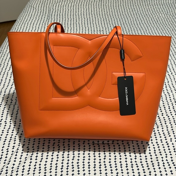Dolce&Gabbana
DG Logo Leather Tote Bag - Picture 1 of 5